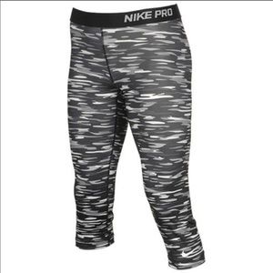 Nike Pro Camo Compression Capris/Legging - small